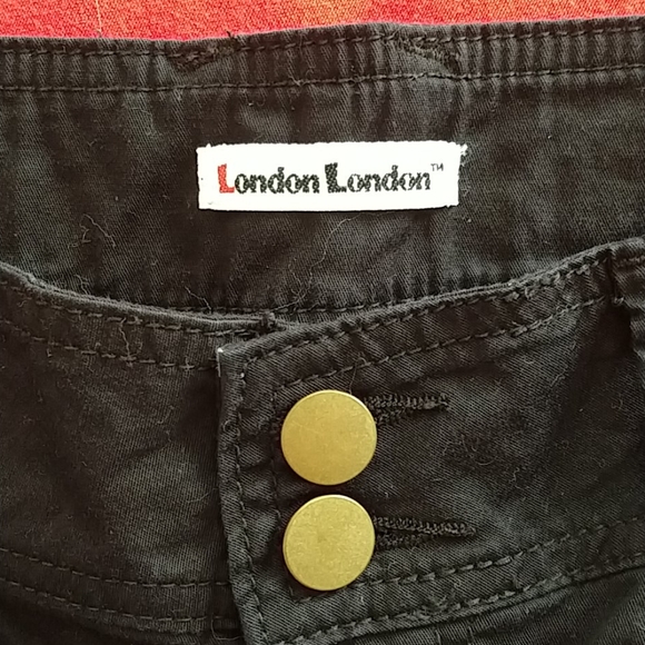 💥5 for $20💥London London black capris - Picture 3 of 3
